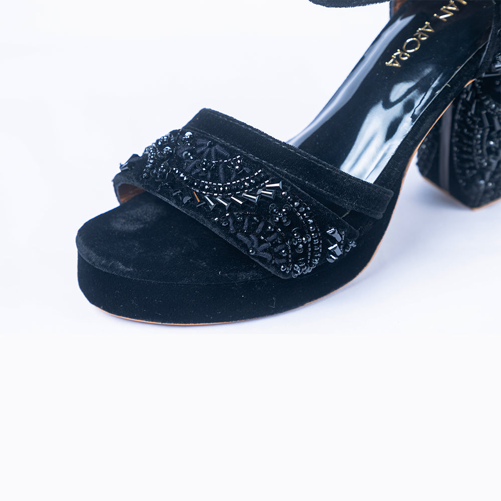 THE MIDNIGHT OBSIDIAN