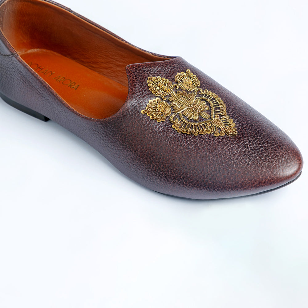 THE VINTAGE ROYALE