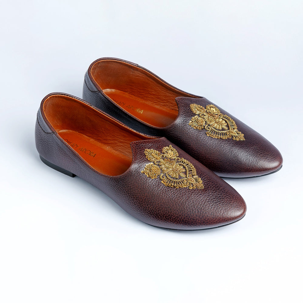 THE VINTAGE ROYALE