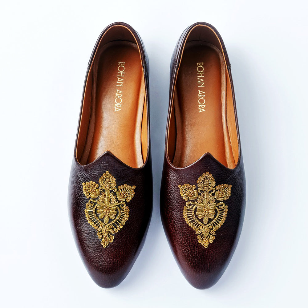THE VINTAGE ROYALE