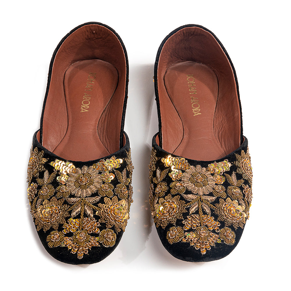 THE MIDNIGHT HEIRLOOM