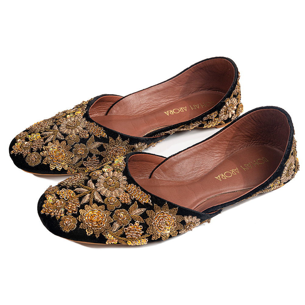 THE MIDNIGHT HEIRLOOM