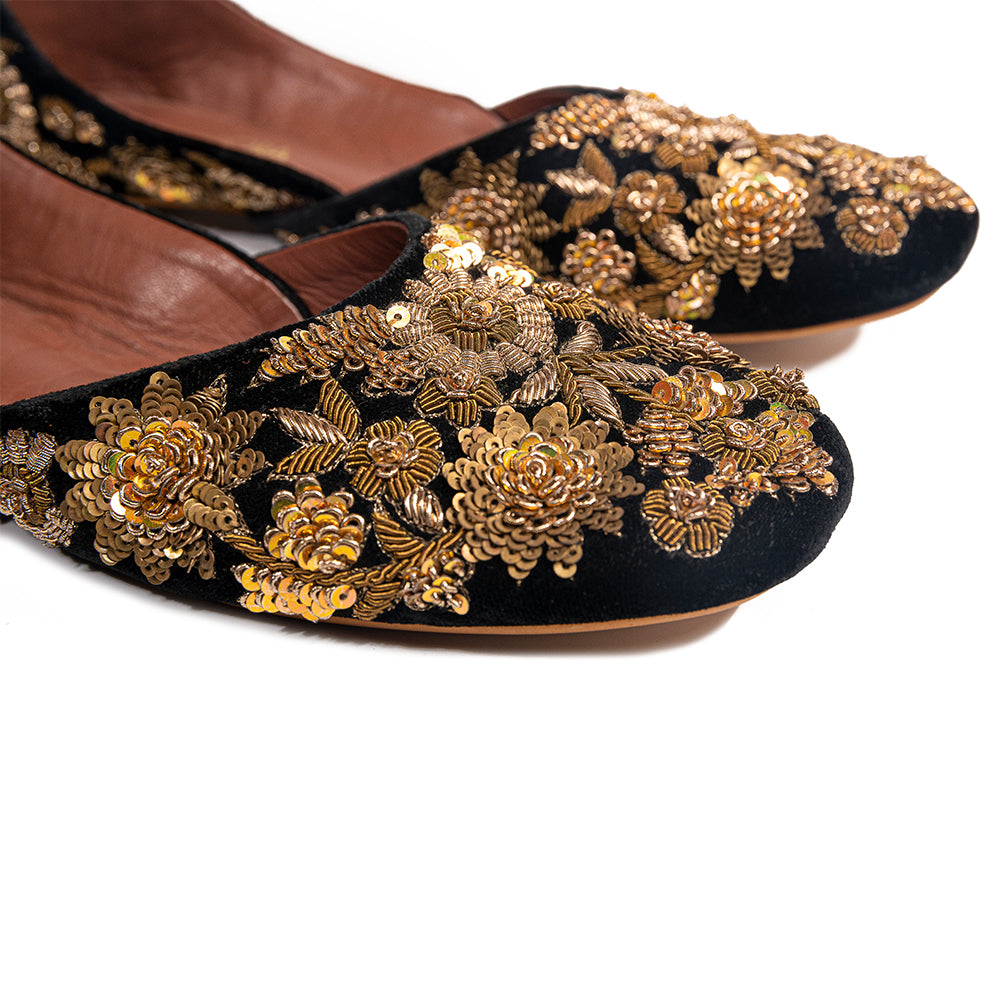 THE MIDNIGHT HEIRLOOM